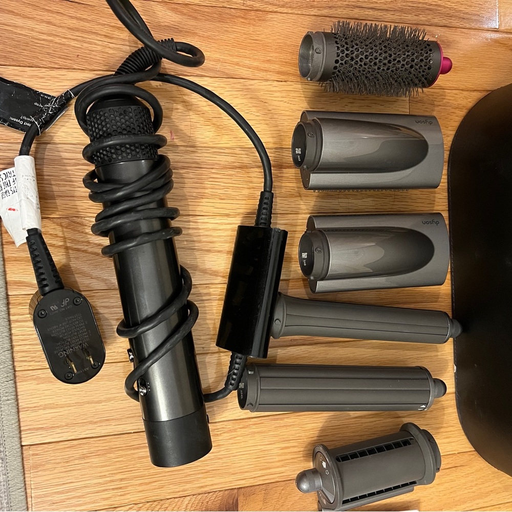 Dyson Airwrap Multi-Styler Complete Long Hair with NEW upgraded attachments - Picture 7 of 9